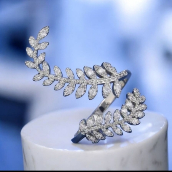 925 Sterling Silver Long Leaf Ring - Picture 2 of 16